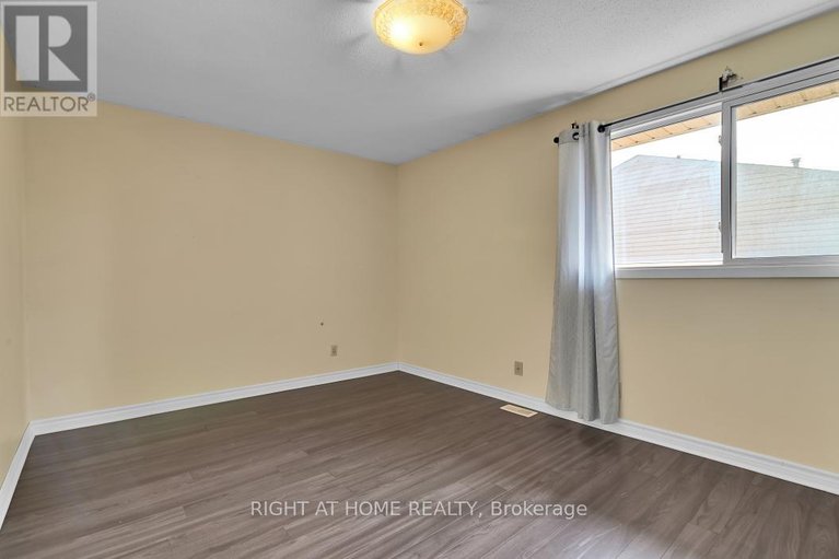28826395/1441-perez-crescent/carson-grove/ottawa/ontario/K1J8V3_12