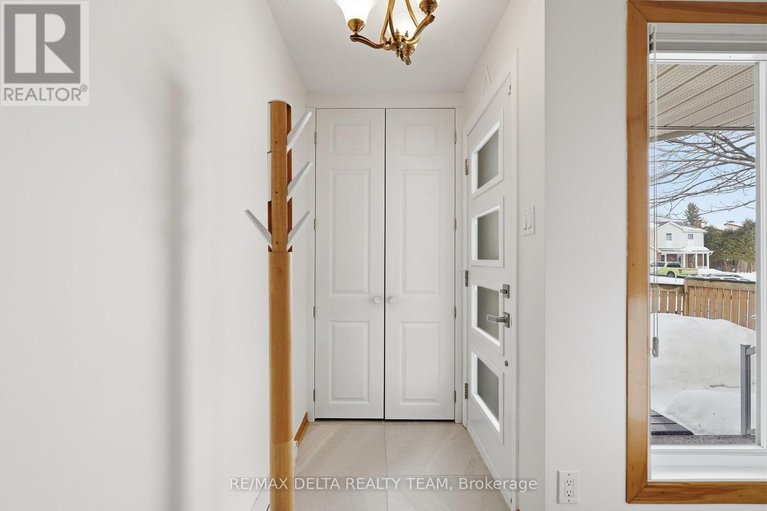 29410768/102-1765-cabaret-lane/fallingbrookpineridge/ottawa/ontario/K4A2H3_4