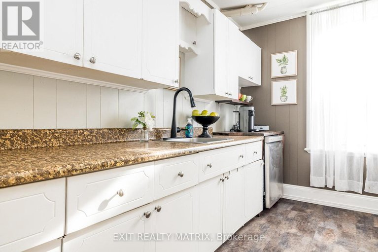 29086083/107-george-street/lanark-highlands-lanark-village/lanark-highlands/ontario/K0G1K0_9