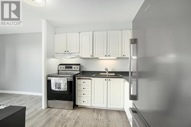 28428926/817-20-chesterton-drive/borden-farmstewart-farmcarleton-heightsparkwood-hills/ottawa/ontario/K2E6Z7_19