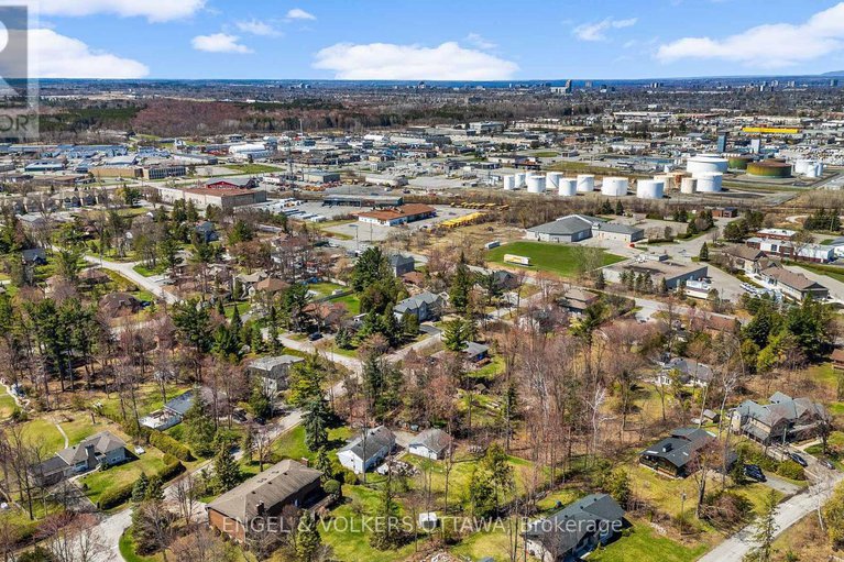 28406748/8-pineglen-crescent/pineglencountry-place/ottawa/ontario/K2E6X7_49