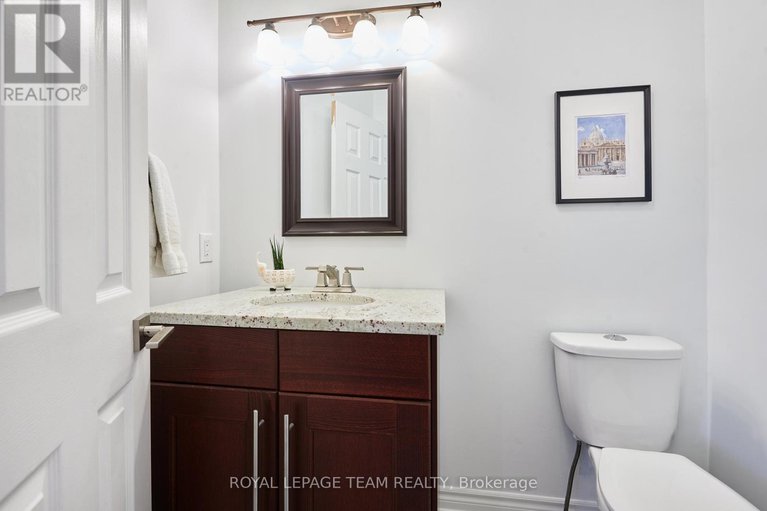 29119932/342-templeton-street/sandy-hill/ottawa/ontario/K1N9P7_18