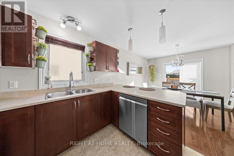 29180745/225-mica-crescent/town-of-rockland/clarence-rockland/ontario/K4K0E3_14