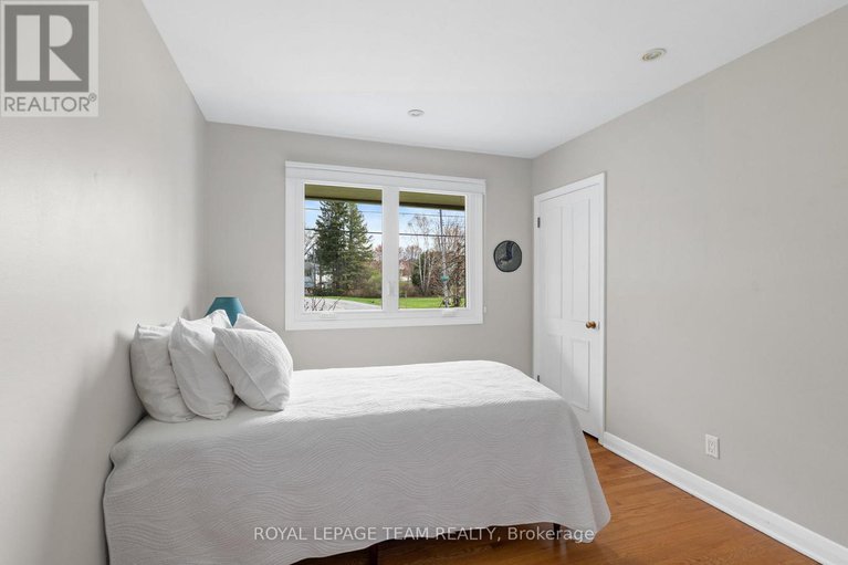 28476575/56-ryeburn-drive/riverside-southgloucester-glen/ottawa/ontario/K1V1H5_23