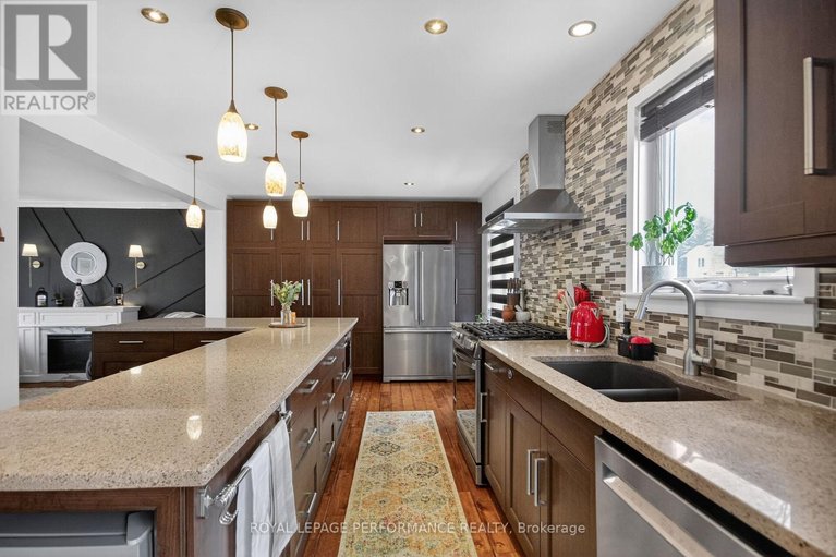 29573555/107-dunlop-crescent/village-of-russell/russell/ontario/K4R1B3_16