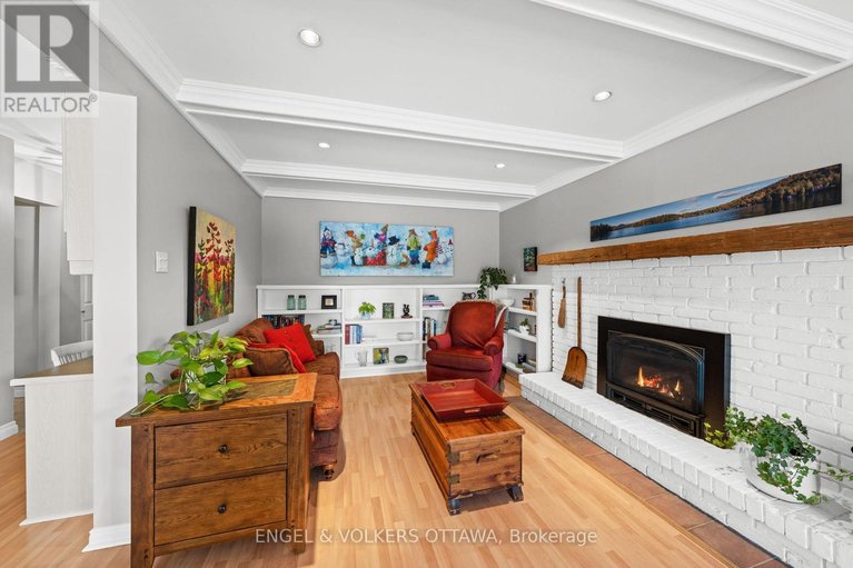 29466155/1304-fairway-drive/manotick-south-to-roger-stevens/ottawa/ontario/K4M1B3_15