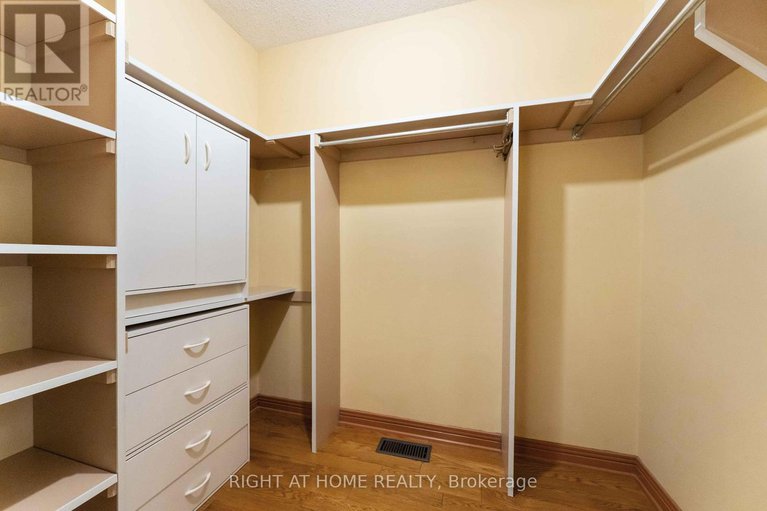 28765727/2-muirfield-gardens/cedar-hillorchard-estates/ottawa/ontario/K2R1B8_31