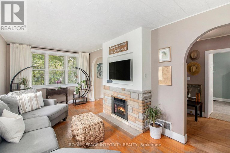 28820811/484-whitney-street/winchester/north-dundas/ontario/K0C2K0_6
