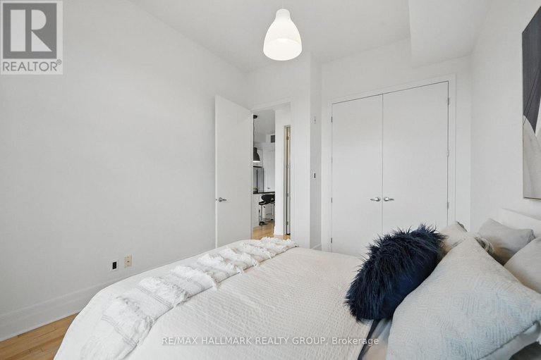28613045/ph7-808-bronson-avenue/dows-lake/ottawa/ontario/K1S5A4_18