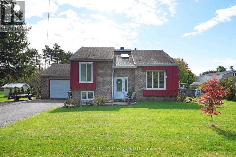 29034285/21-ste-therese-boulevard/embrun/russell/ontario/K0A1W0_2