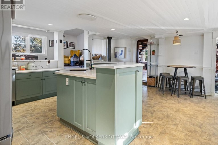 29050671/3749-donnelly-drive/rideau-twp-s-of-reg-rd-6-w-of-mccordick-rd/ottawa/ontario/K0G1B0_12