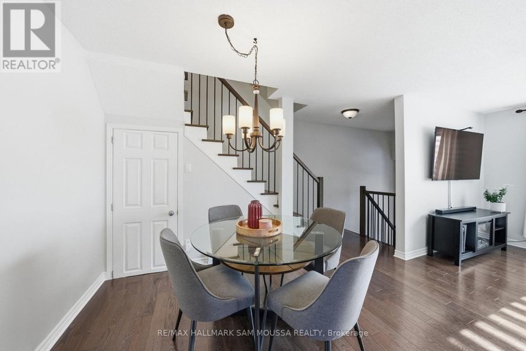 29571968/b-25-woodvale-green/craig-henrywoodvale/ottawa/ontario/K2G4H3_14