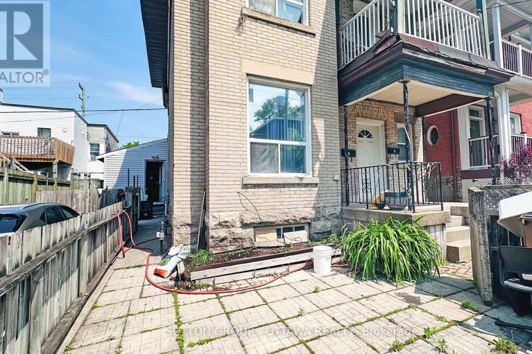 28757381/139-eccles-street/west-centre-town/ottawa/ontario/K1R6S7_3