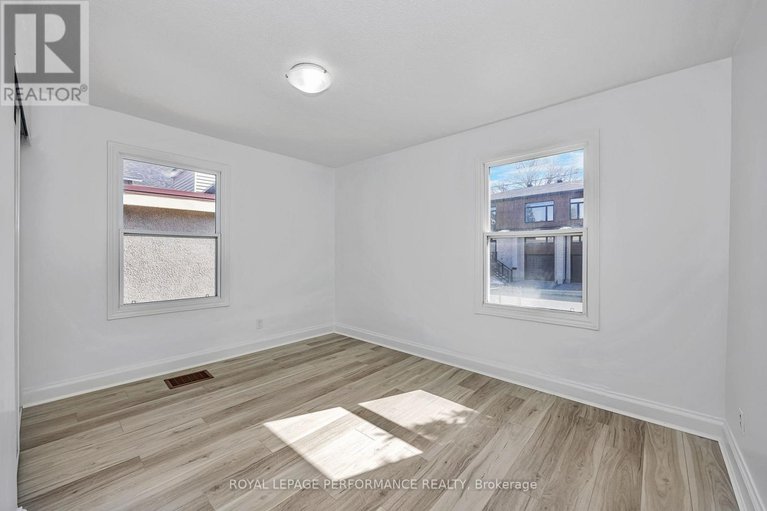 28423853/195-baribeau-street/vanier/ottawa/ontario/K1L7R4_19
