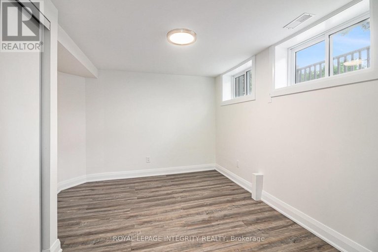 29666459/2389-sheldon-avenue/queensway-terrace-southridgeview/ottawa/ontario/K2C1K4_26