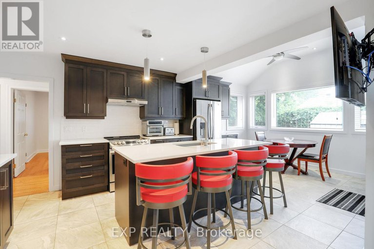 28625166/1382-fisher-avenue/city-viewskylinefisher-heightsparkwood-hills/ottawa/ontario/K2C1X1_13