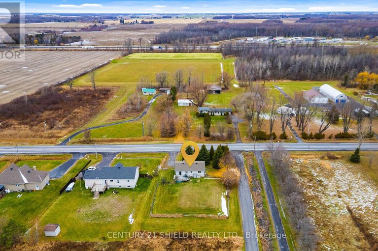 29127984/22032-old-highway-2-highway/south-glengarry-lancaster-twp/south-glengarry/ontario/K0C1E0_8