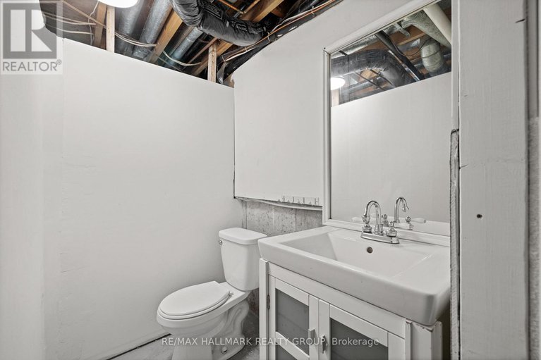 29300116/1083-millwood-court/convent-glen-north/ottawa/ontario/K1C3E9_36