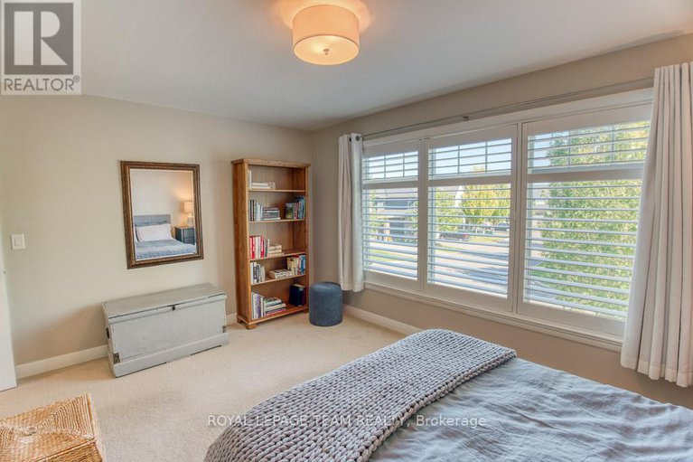 28955797/107-kitsilano-court/bruce-farmgraham-parkqualicumbellands/ottawa/ontario/K2H0B5_20