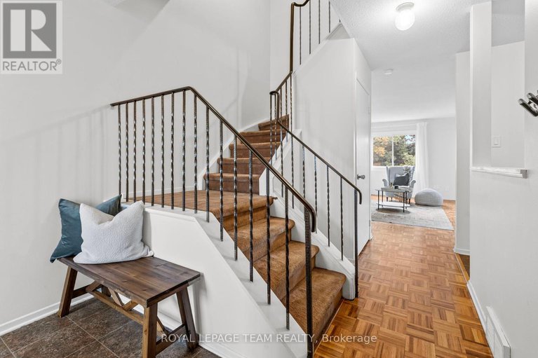 28930339/2163-orient-park-drive/blackburn-hamlet-south/ottawa/ontario/K1B4W1_6