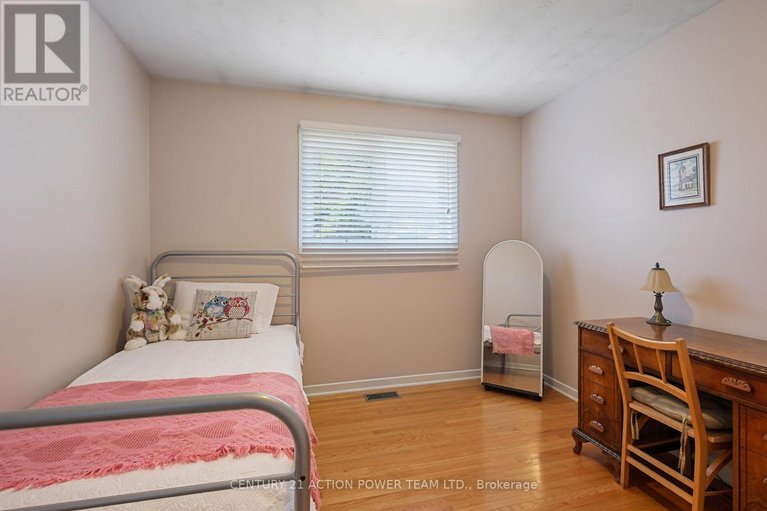 29647357/1535-st-georges-street/bilberry-creekqueenswood-heights/ottawa/ontario/K1E1R1_30