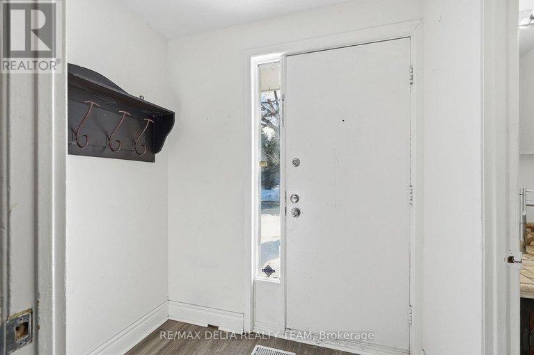 29339118/7877-jeanne-darc-boulevard-n/orleans-wood/ottawa/ontario/K1C2J1_4