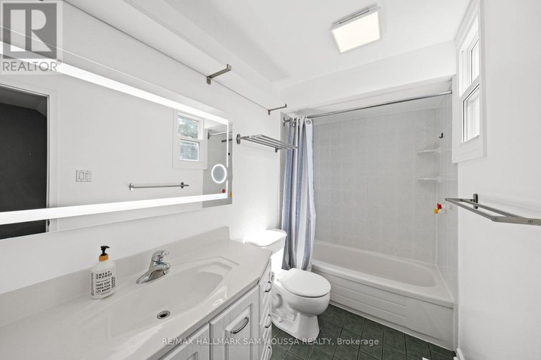 29677666/2750-consul-avenue/bruce-farmgraham-parkqualicumbellands/ottawa/ontario/K2H7H7_23