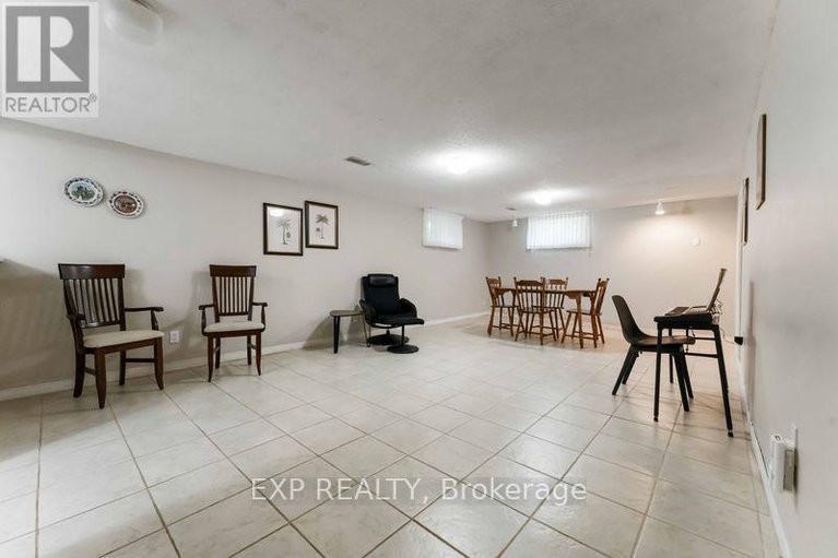 28608756/6-lyall-street/city-viewskylinefisher-heightsparkwood-hills/ottawa/ontario/K2E5G6_18