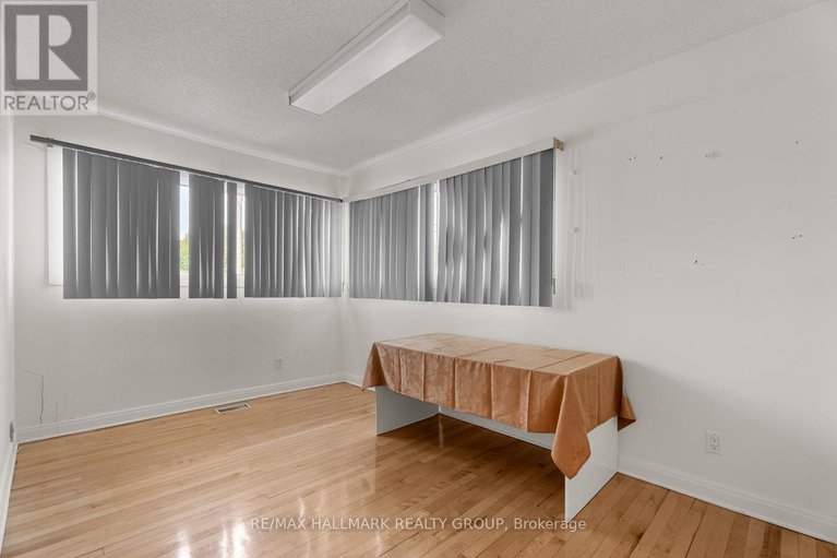 29266979/991-blair-road/cardinal-heights/ottawa/ontario/K1J7M9_25