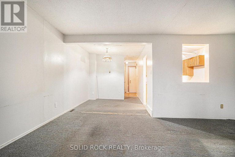 29065539/90-15-baneberry-crescent/glencairnhazeldean/ottawa/ontario/K2L2Y3_12