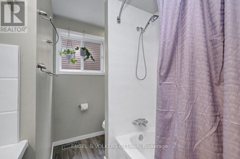 28587086/30-sovereign-avenue/craig-henrywoodvale/ottawa/ontario/K2G4W7_27
