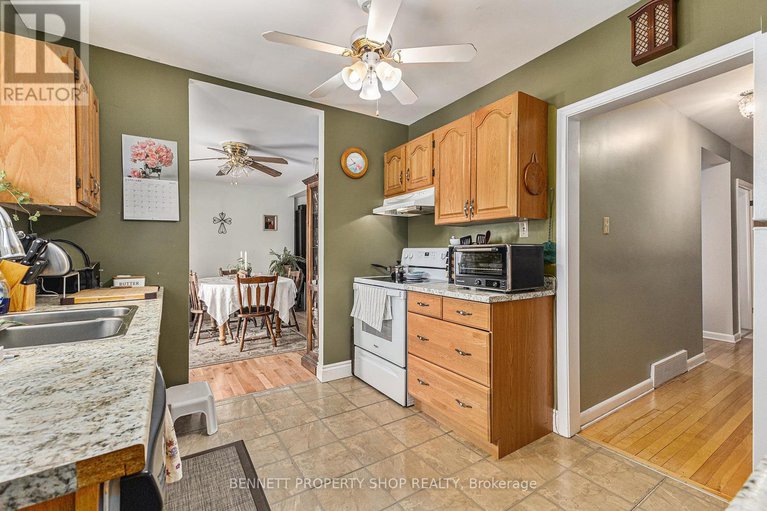 27899108/668-chapman-boulevard/elmvale-acres/ottawa/ontario/K1G1T6_5