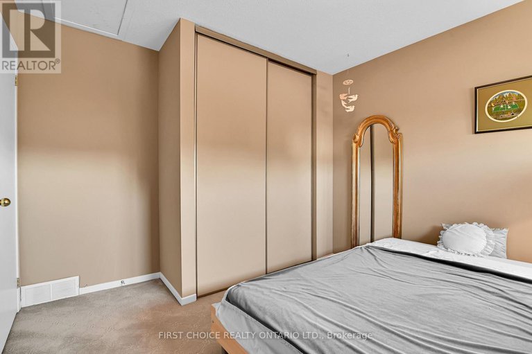 28651586/1631-wainfleet-street/chateauneuf/ottawa/ontario/K1C3G3_20