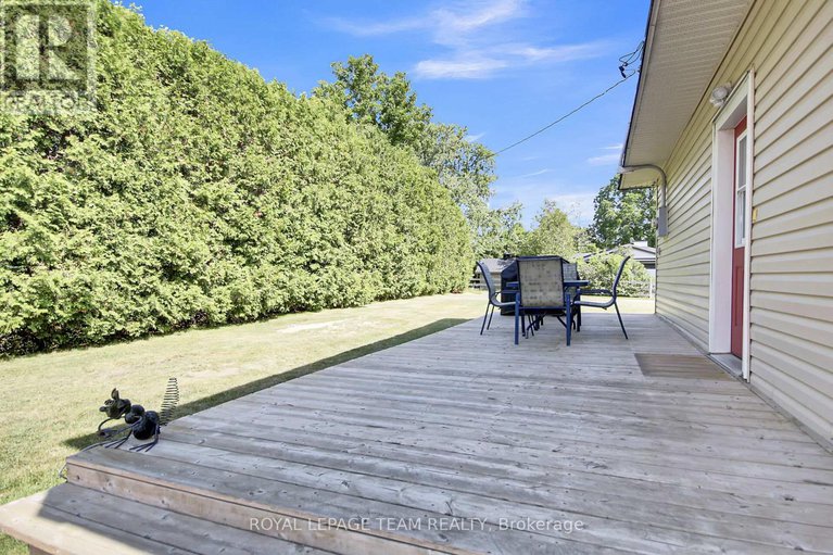 28675205/5745-fourth-line-road/rideau-twp-w-of-hwy-16-north-of-reg-rd-6/ottawa/ontario/K0A2T0_37