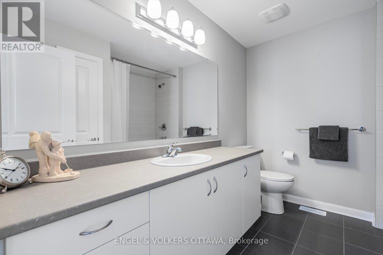 29052696/220-geyser-place/hearts-desire/ottawa/ontario/K2J6P1_35