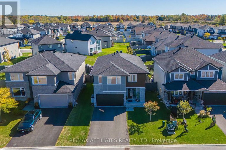 28995609/17-fanning-street/carleton-place/carleton-place/ontario/K7C0J2_1