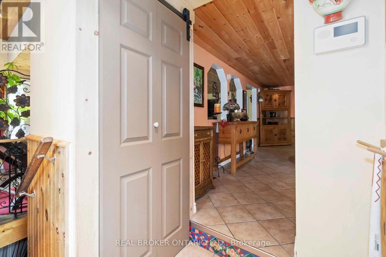 28470618/190-woods-road/constance-bay/ottawa/ontario/K0A3M0_33