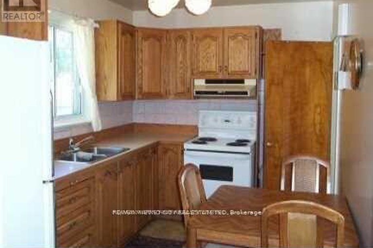 27973626/320-fullerton-avenue/overbrookcastle-heights/ottawa/ontario/K1K1K3_3