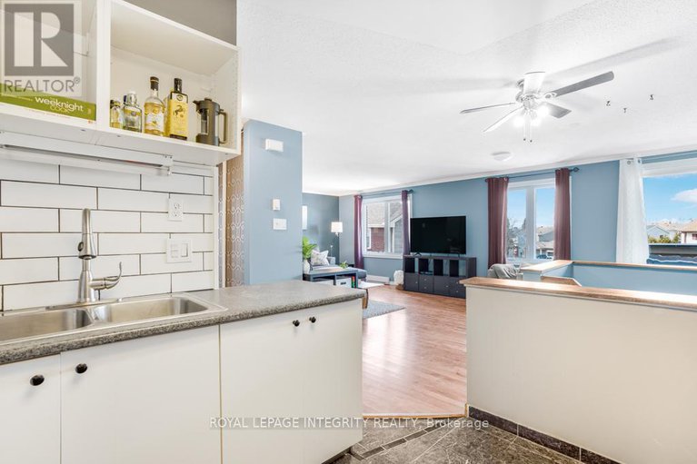 28746372/207-1825-marsala-crescent/fallingbrookpineridge/ottawa/ontario/K4A2E7_16