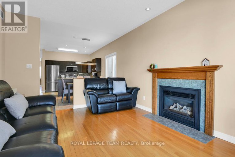 28598951/1581-belleterre-street/orleanssunridge/ottawa/ontario/K1C7N5_11