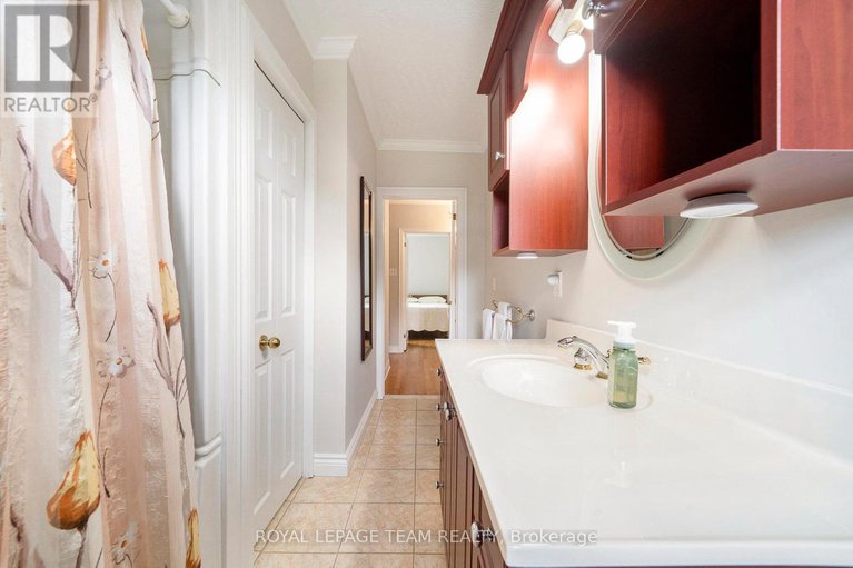 28776811/367-ravenhill-avenue/mckellarhighland/ottawa/ontario/K2A0J5_19