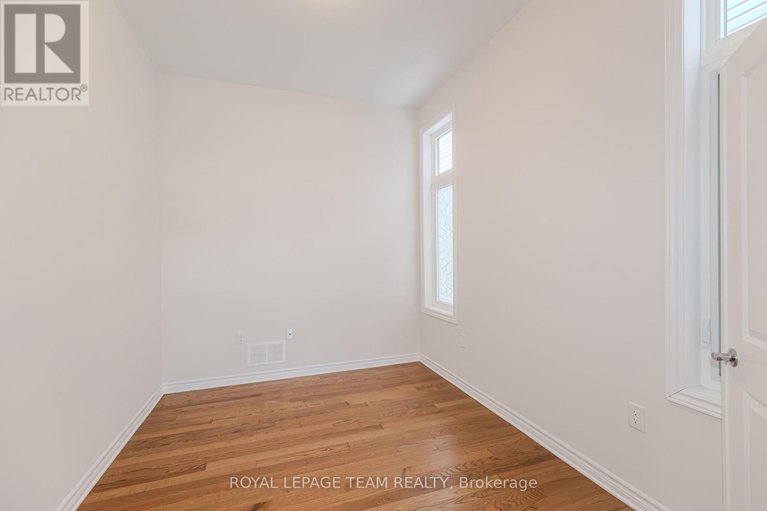 29446143/608-enclave-lane/town-of-rockland/clarence-rockland/ontario/K4K0M8_12