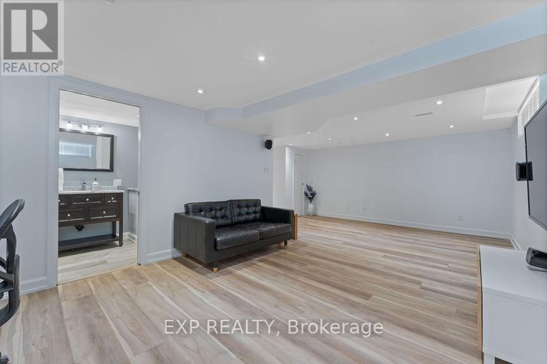 29077566/19-sunnycrest-drive/city-viewskylinefisher-heightsparkwood-hills/ottawa/ontario/K2E5Y3_28