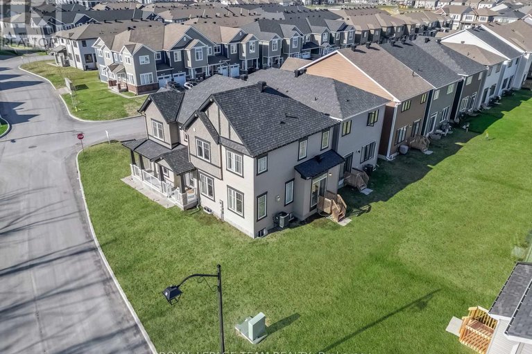 29634186/647-cygnus-street/half-moon-bay/ottawa/ontario/K2J7A9_30