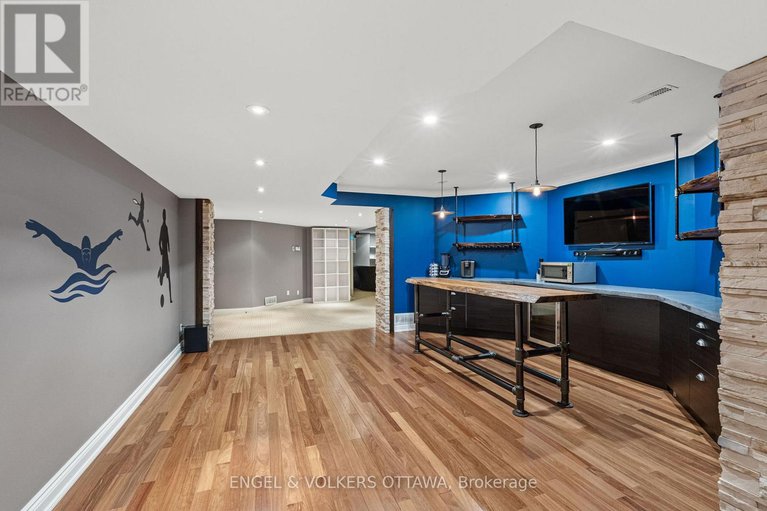 28466123/5800-queenscourt-crescent/manotick-east-to-manotick-station/ottawa/ontario/K4M1K3_30