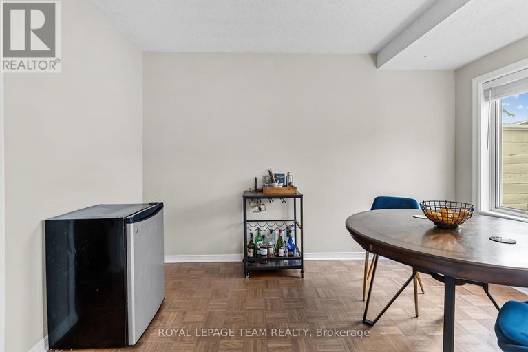 28718200/1120-chimney-hill-way/beacon-hill-south/ottawa/ontario/K1J8Z6_22