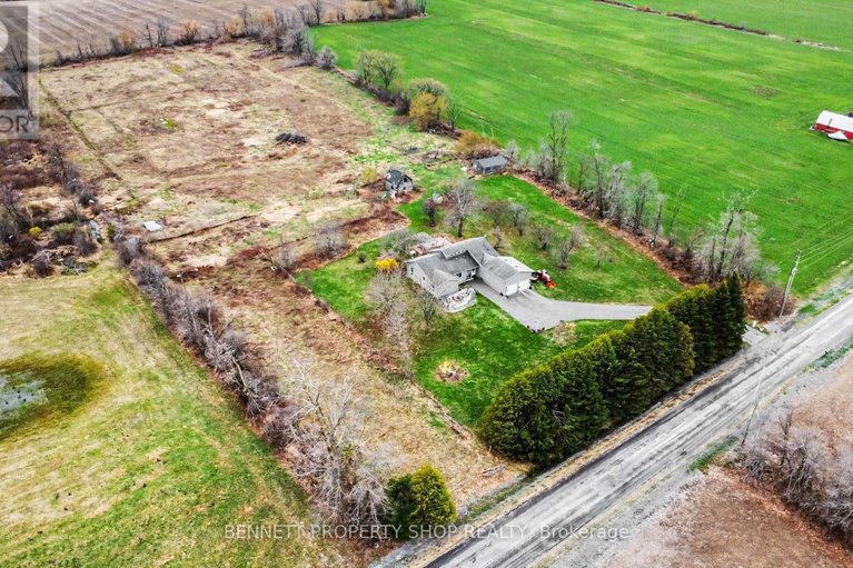 29682682/3490-larmours-road/sarsfieldbearbrook/ottawa/ontario/K0A3E0_4