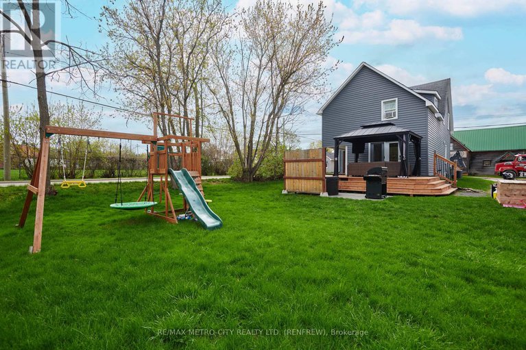 28293048/228-arnprior-avenue/renfrew/renfrew/ontario/K7V3A1_27