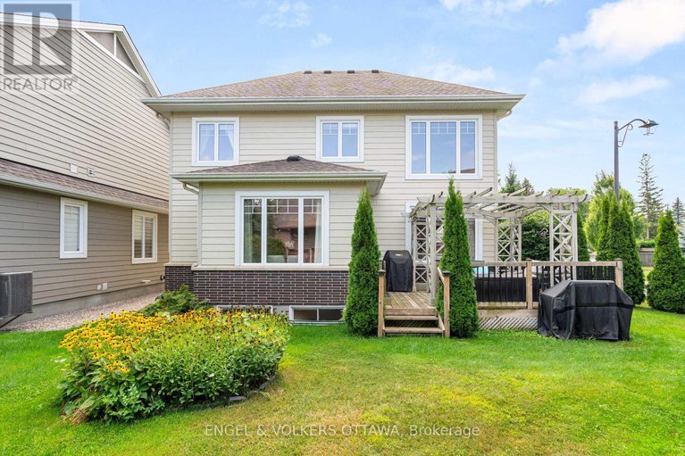 28806486/27-esquimault-avenue/bruce-farmgraham-parkqualicumbellands/ottawa/ontario/K2H6Z4_42