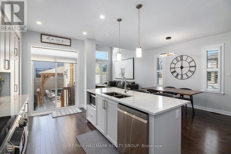 28905393/754-cairn-crescent/mer-bleuebradley-estatesanderson-park/ottawa/ontario/K1W0P4_17